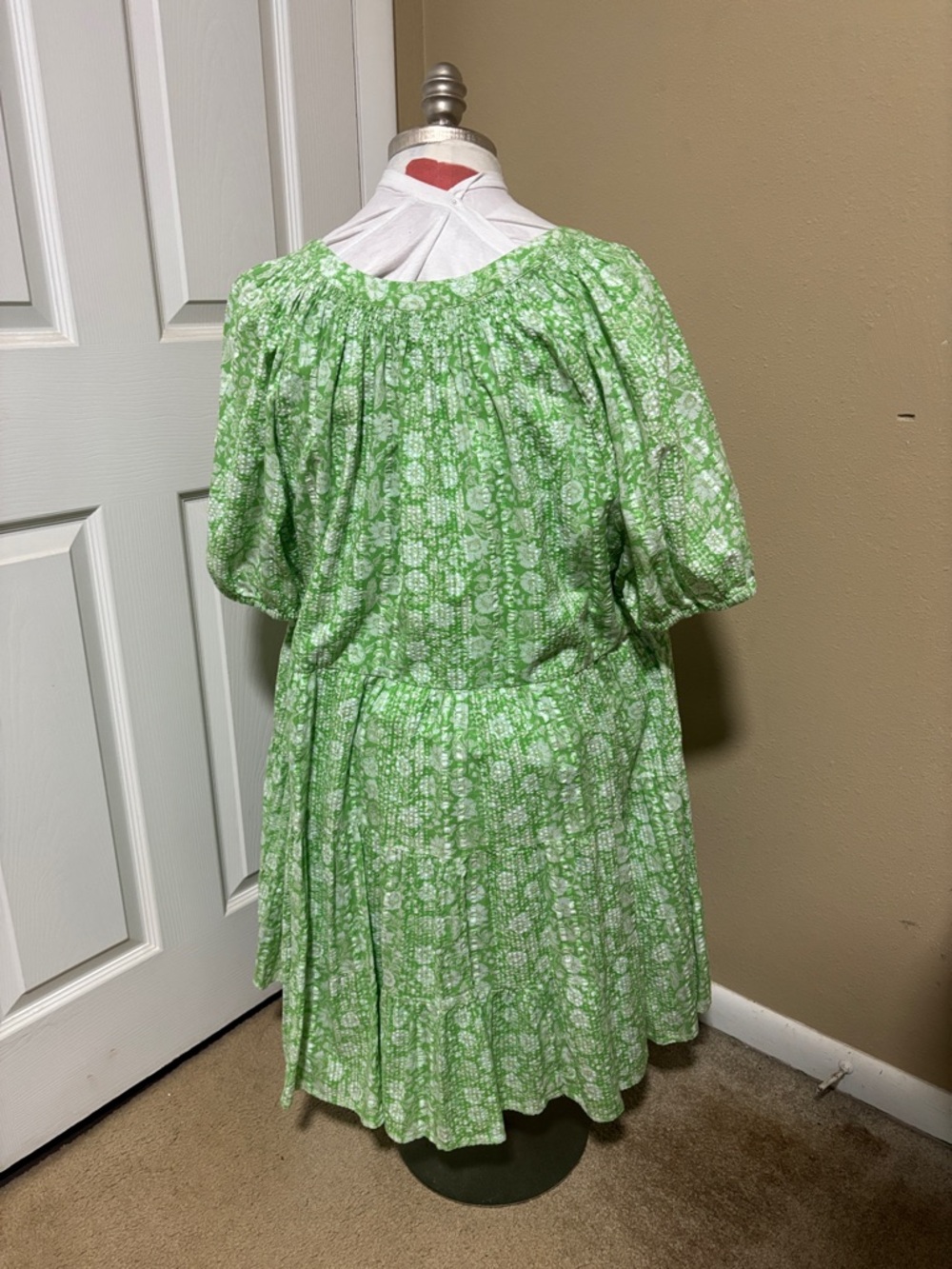 crown & ivy Green Floral V-Neck Midi Dress - Picture 3 of 3